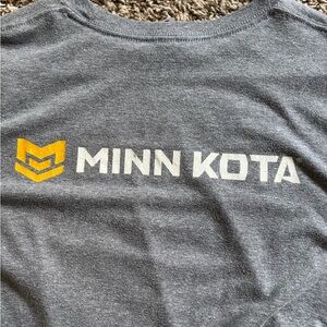 Gray men’s shirt, hummingbird, Minnkota